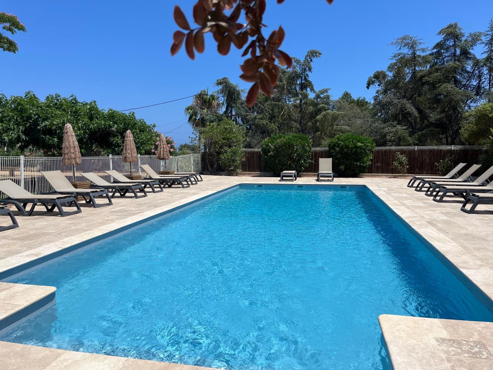 Apartment Solenzara- 5 Personnes Vue Dans Avec Piscine Sari-Solenzara
