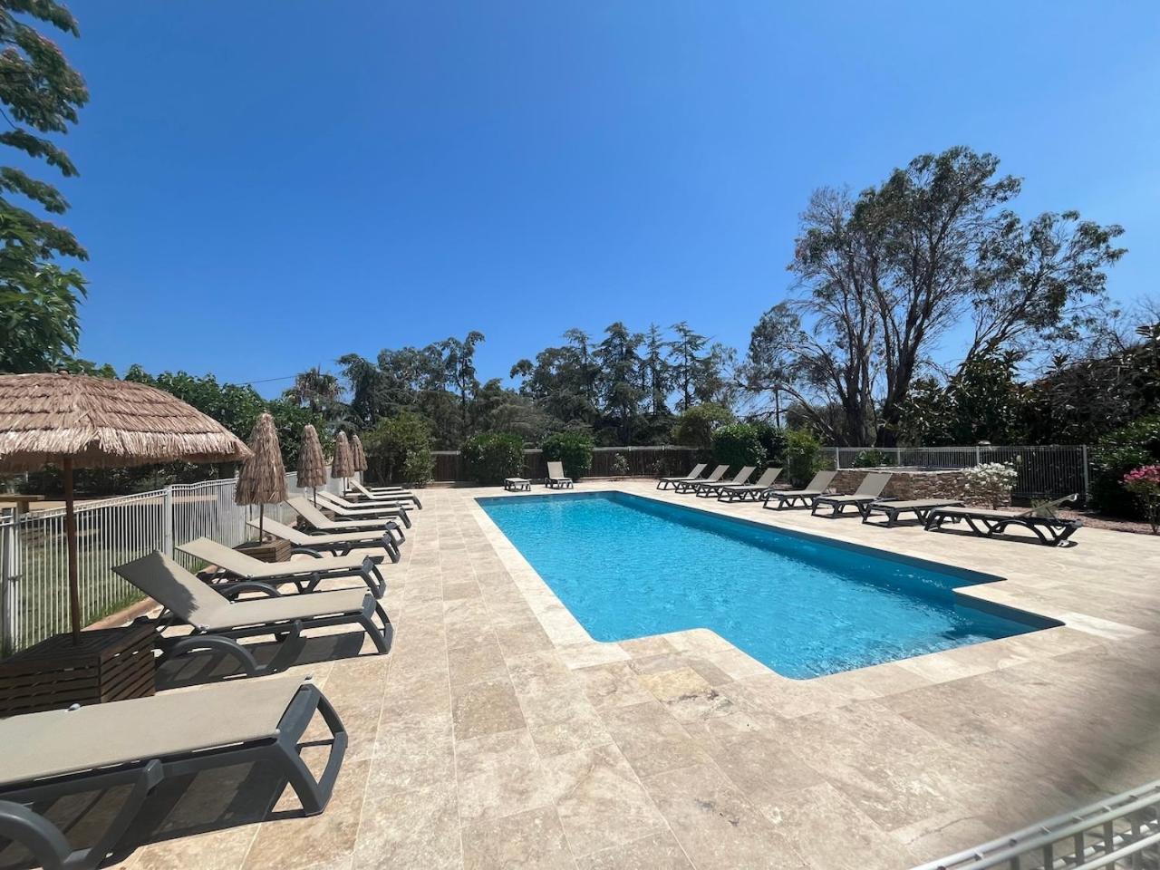 Solenzara- 5 Personnes Vue Dans Avec Piscine Apartment